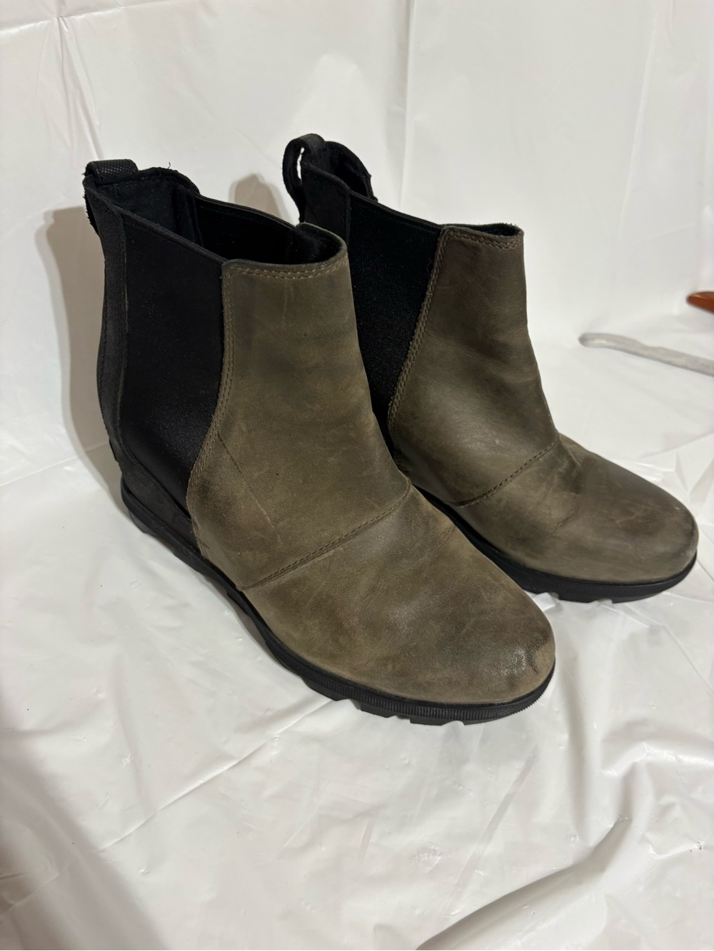 Sorel Olive Green and Black Chelsea Ankle Boots